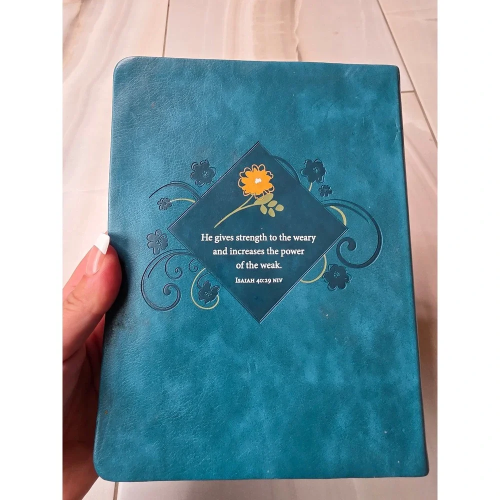 Daily‎ Strength for Mothers 365-Day Devotional Teal Faux Leather Floral Book